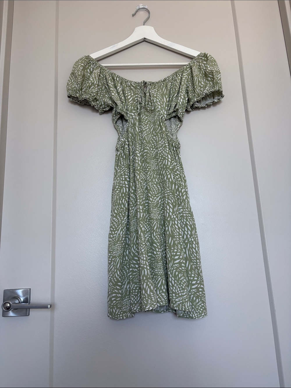 Jessica Simpson Sage Green & White Dress with Cutouts SZ XS with pockets